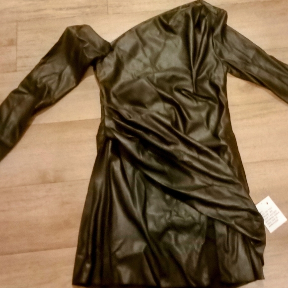 ASOS OFF SHOULDER FAUX LEATHER MINI DRESS WITH SIDE SPLIT  US 10 **NWT** - Picture 5 of 5